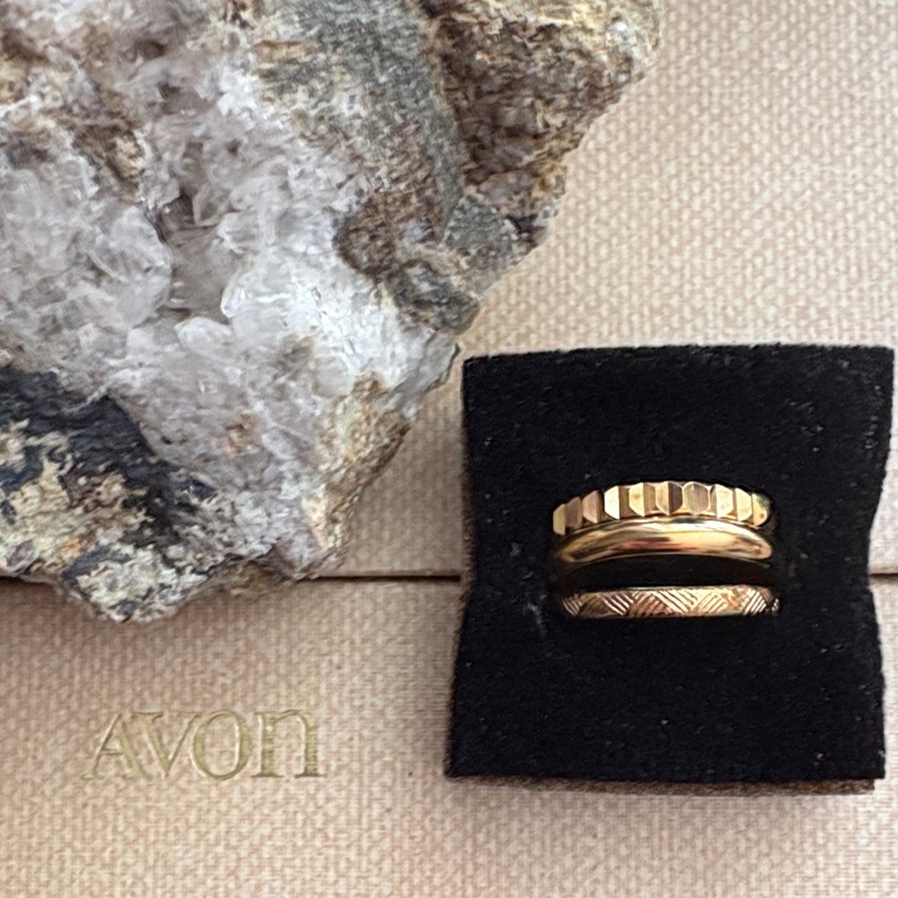 Vintage Avon 90s GoldPlated Ring Trio | Textured & Stackable Size 8 NIB 234 - Picture 3 of 13